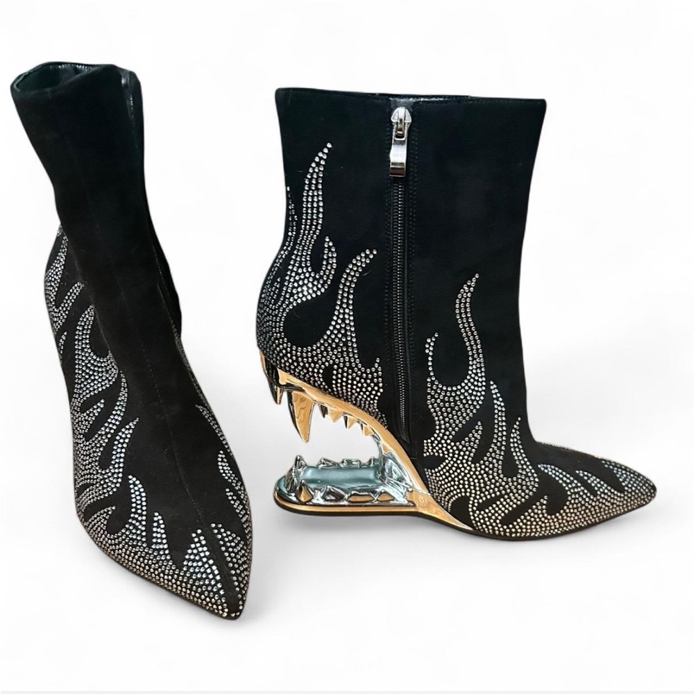 Black Crystal Flame Pointed-Toe Boots with Fang and Teeth Heel